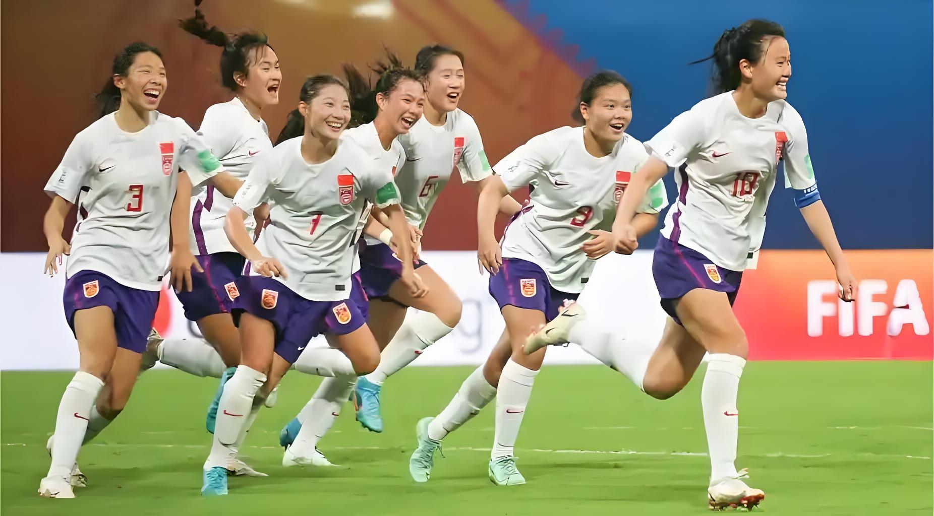 关于足球联赛激烈战火：女足选手势不可挡夺冠的信息